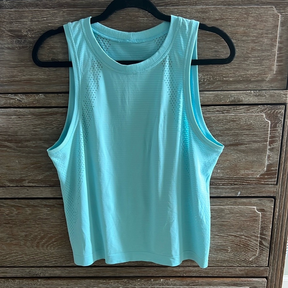 Lululemon Train To Be Tank, Size 8, Aqua